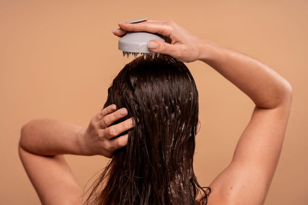 Les Différents Soins et Shampoings pour Cheveux Gras : Le Guide Complet