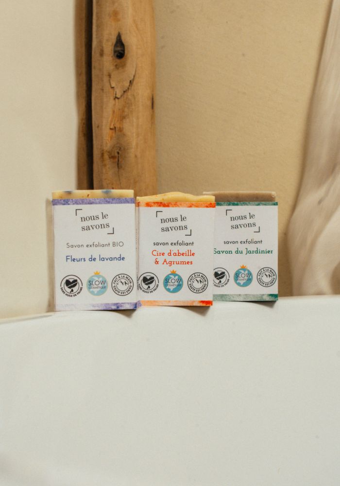 Savons exfoliants Bio à la lavande Fait en France : gommage et parfum pour une douche bien-être