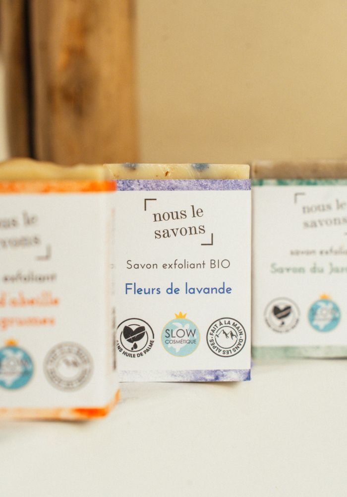 Savons exfoliants Bio à la lavande Fait en France : gommage et parfum pour une douche bien-être