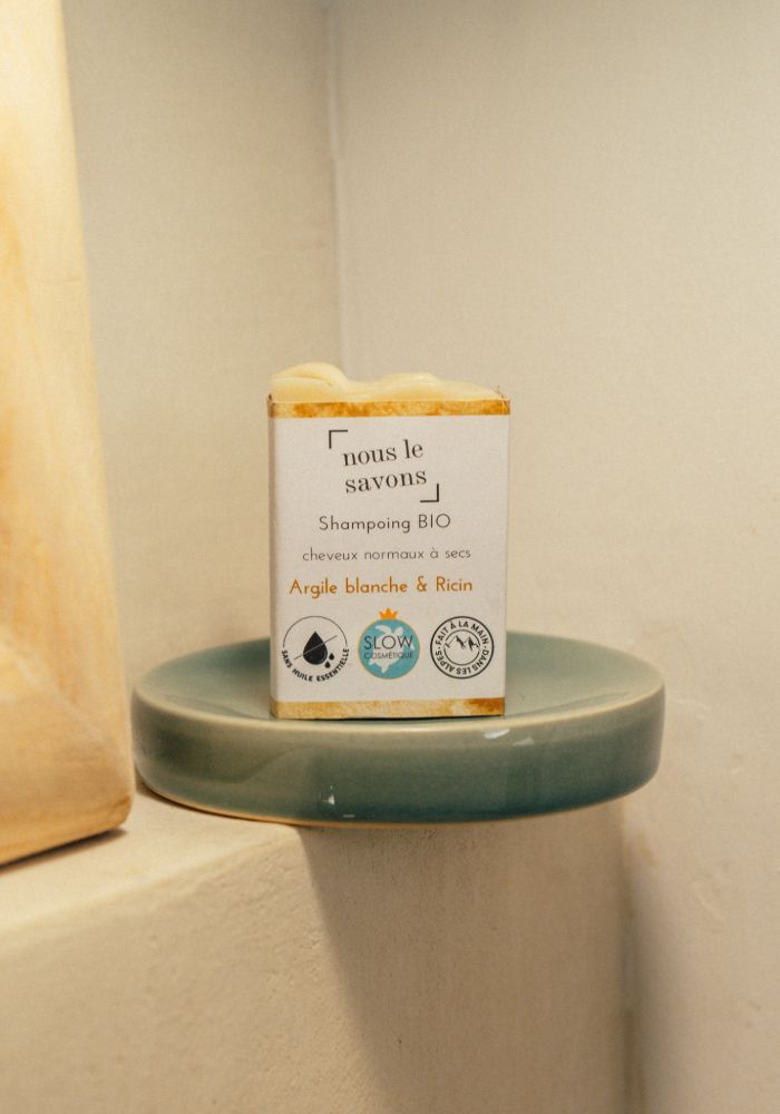 Shampoing solide Bio 100% naturel une solution naturelle et pratique pour prendre soin de vos cheveux, réduire l'excès de sébum et équilibrer votre cuir chevelu