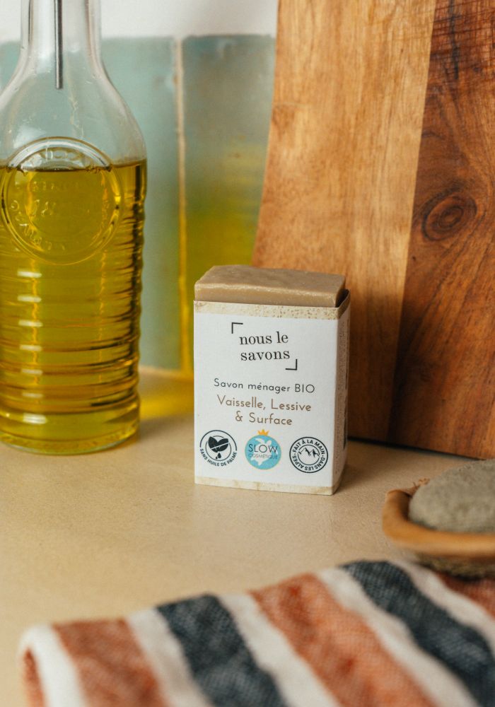 Savon ménager Bio triple action fabriqué en France : alternative écologique pour lessive, vaisselle et surface