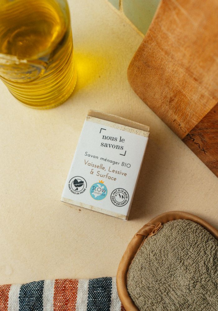 Savon ménager Bio triple action fabriqué en France : alternative écologique pour lessive, vaisselle et surface