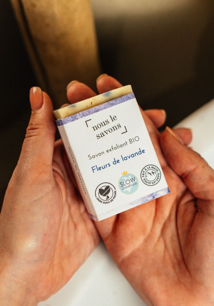 Savons exfoliants Bio à la lavande Fait en France : gommage et parfum pour une douche bien-être