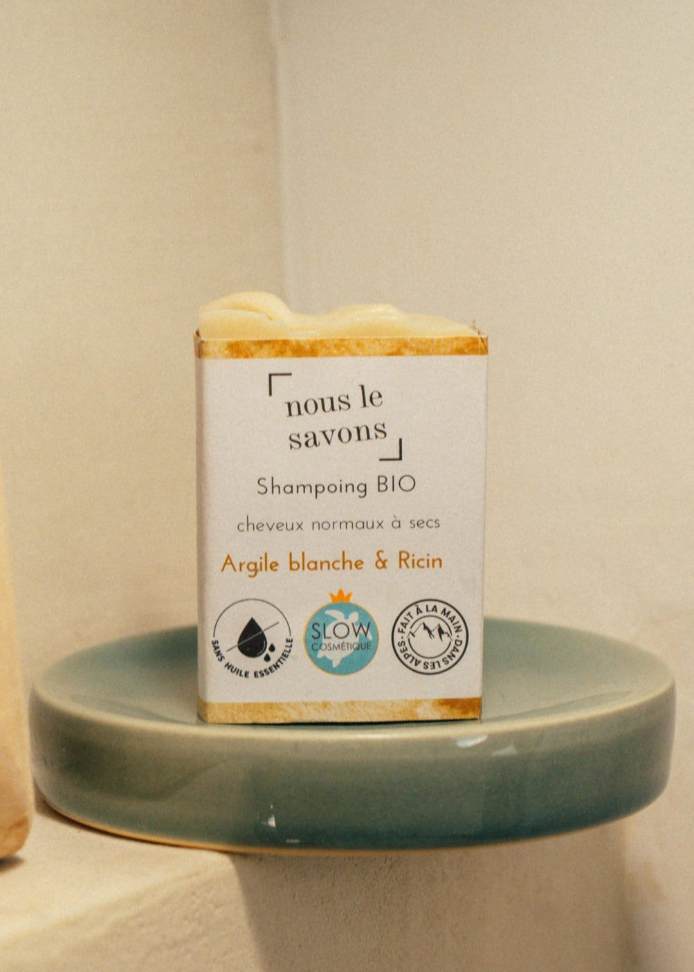 Shampoing solide Bio 100% naturel une solution naturelle et pratique pour prendre soin de vos cheveux, réduire l'excès de sébum et équilibrer votre cuir chevelu