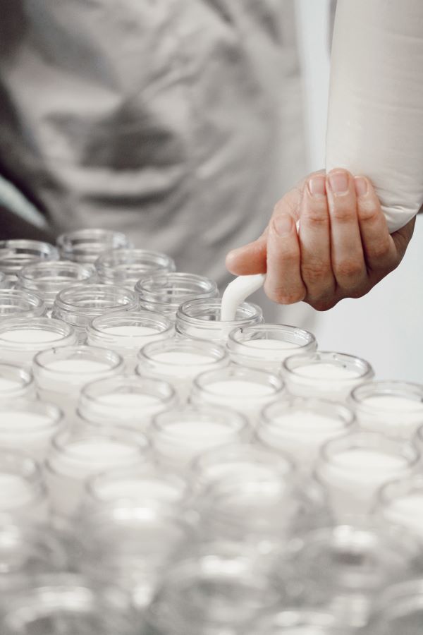 Contenants en verre consignés pour cosmétiques solides bio et écologiques faits en France