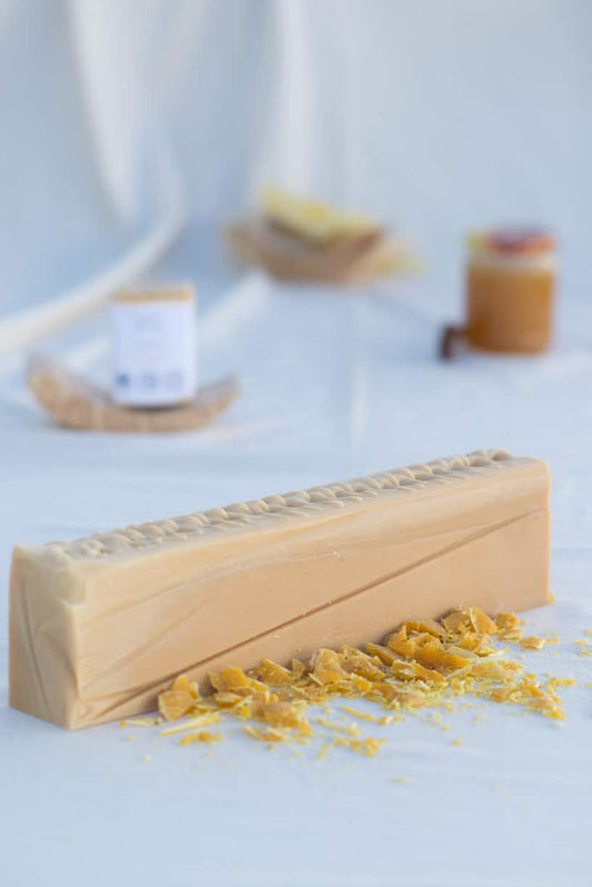 savon doux miel BIO moussant agréable, fabriqué en France artisanalement