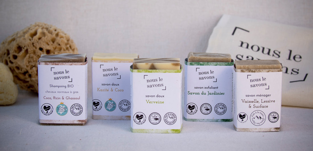 L'Huile de Ricin : Élixir Naturel pour Cheveux Forts & Brillants