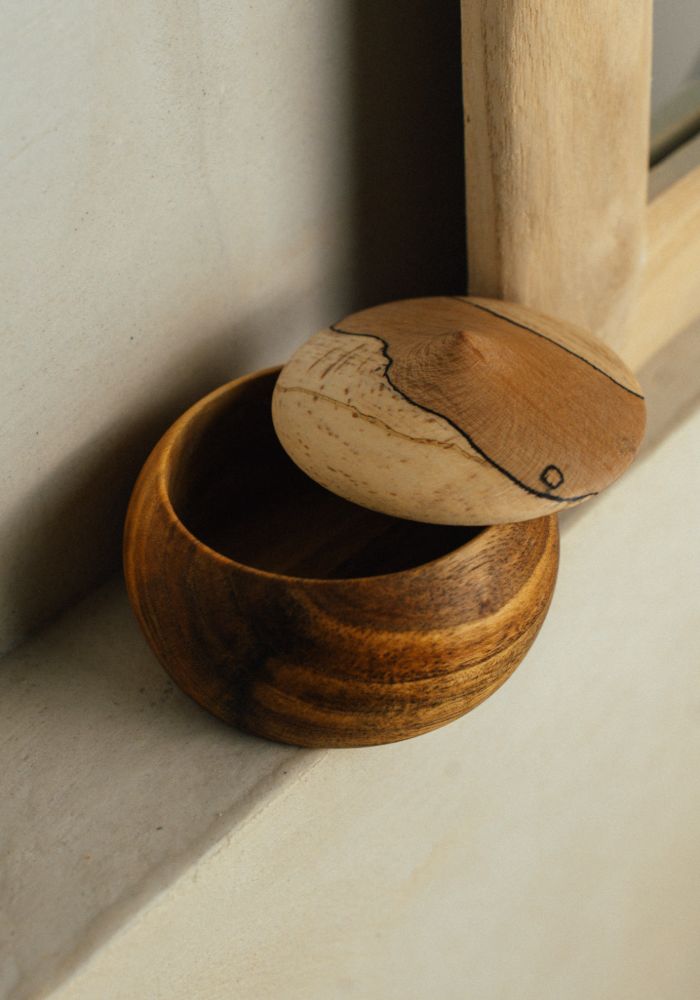 Boîte De Rangement En Bois Faite À La Main Avec Incrustation En Laiton Boîte De Rangement En Bois Faite À La Main Avec Incrustation En Laiton