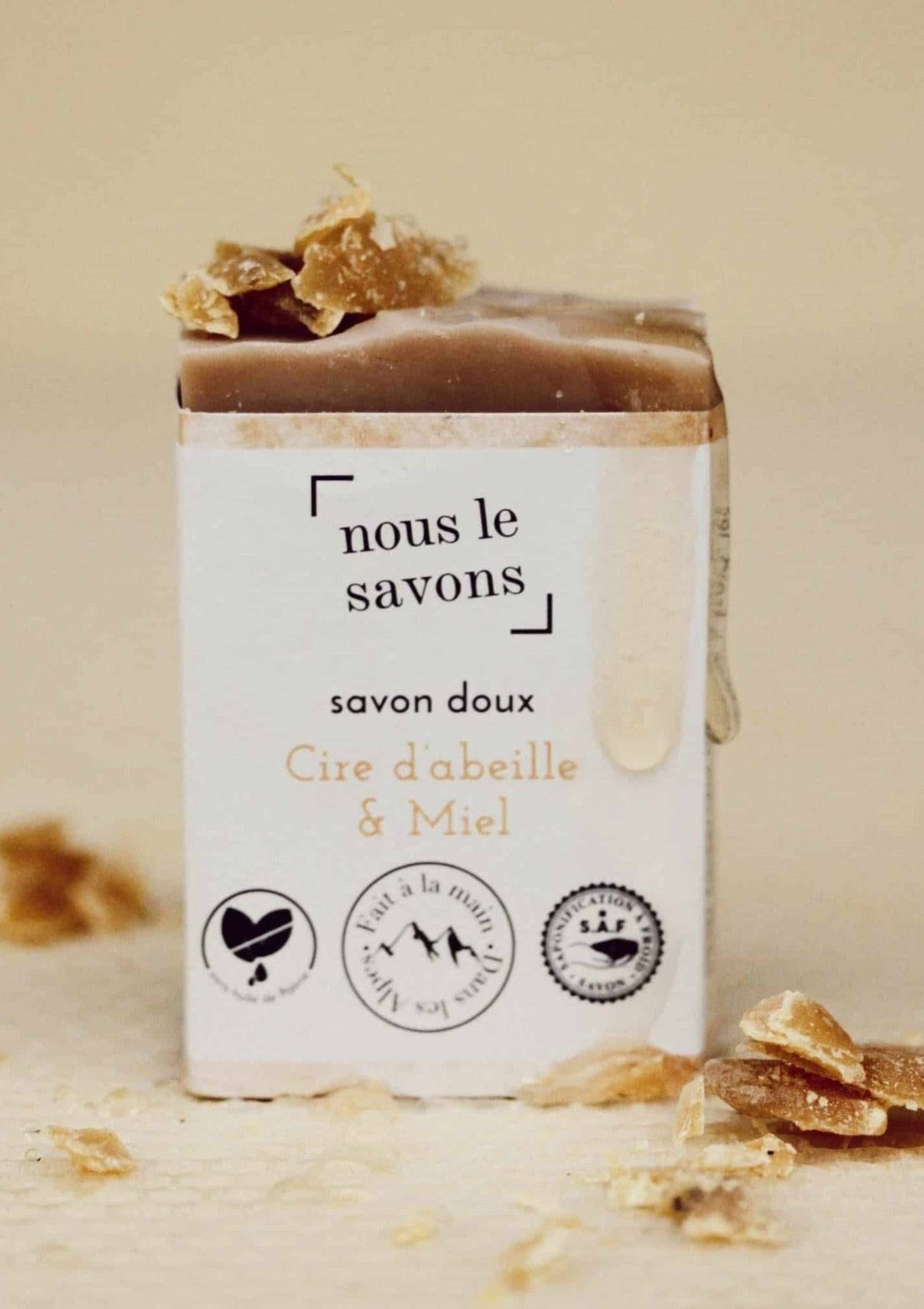 Savon Bio doux au miel et à la cire d'abeille Fait en France : une hydratation naturelle pour une peau douce et soyeuse