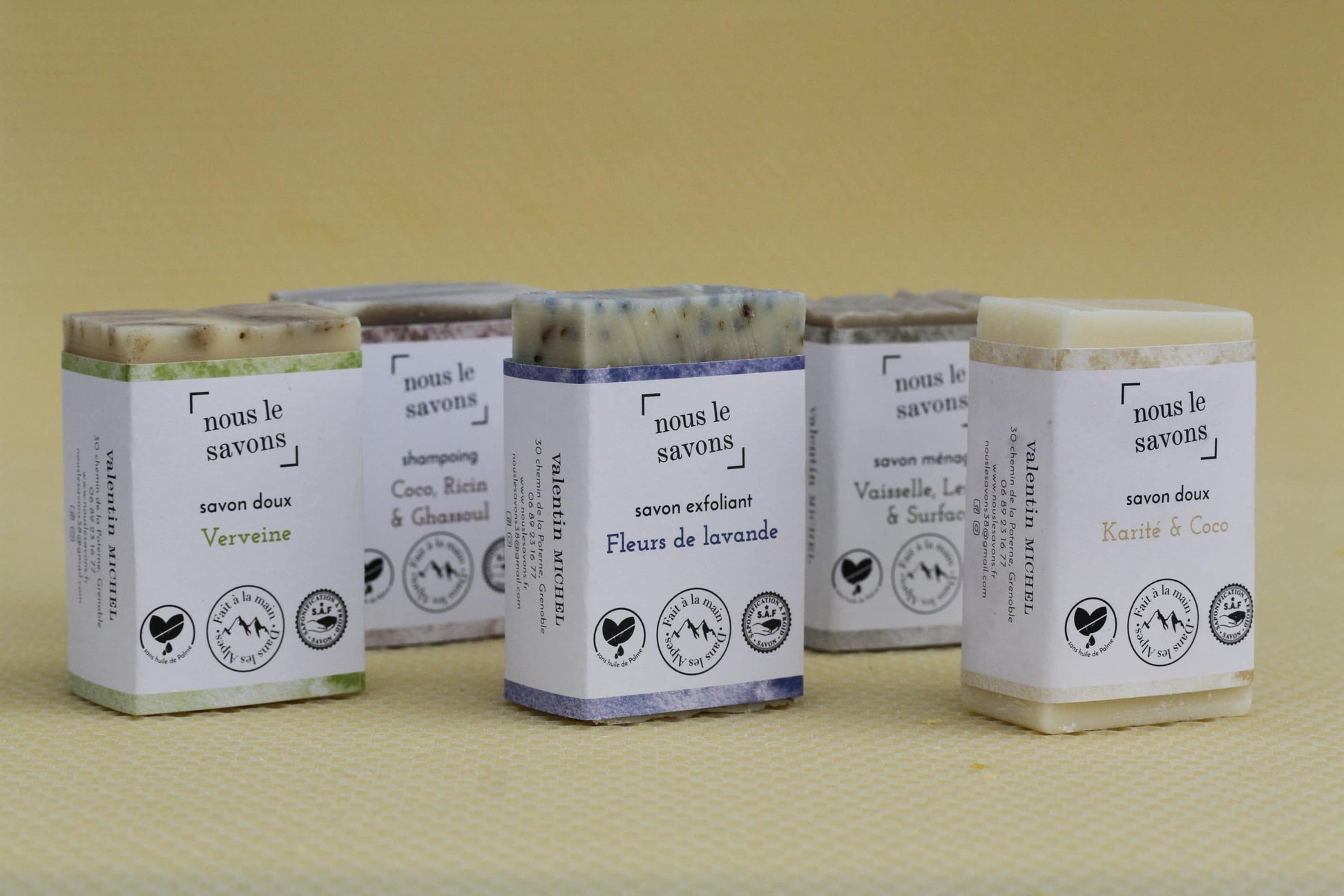 Assortiment de savons artisanaux Bio Fait en France : un choix de qualité pour une routine de soin naturelle et respectueuse