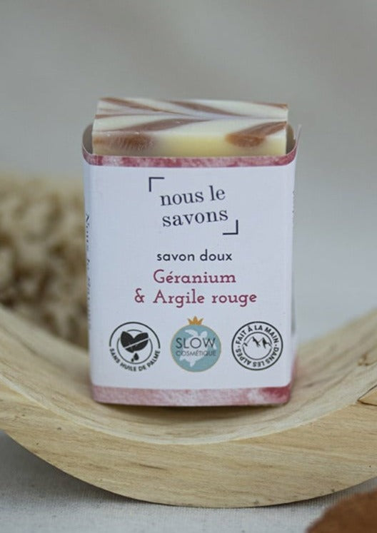 Savon doux Argile rouge & Géranium rosat Bio Fait en France : un nettoyage naturel et doux pour votre peau
